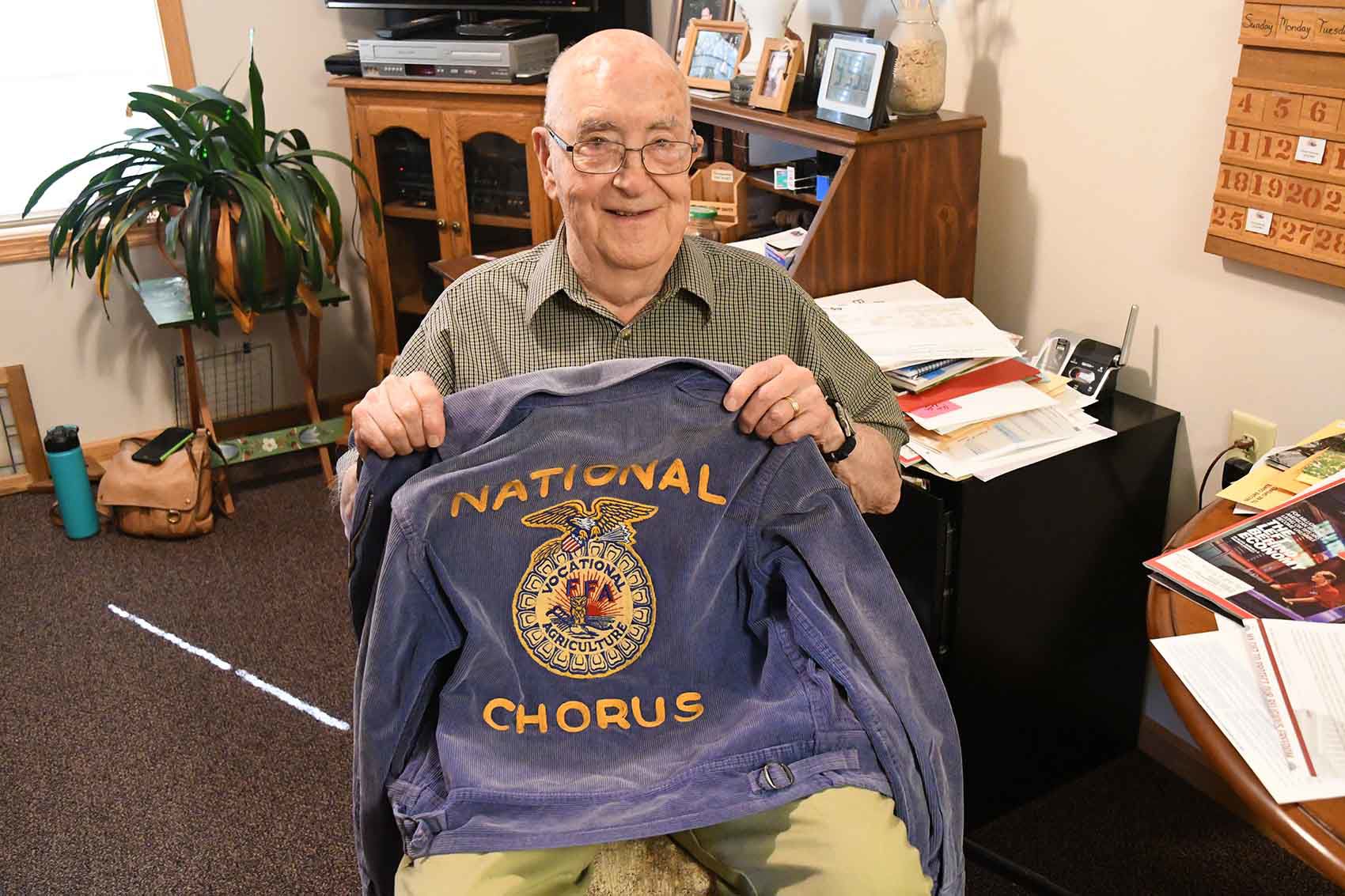 Dekkenga holds up FFA jacket
